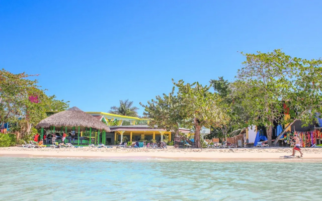 Aqua Verde- Burbon Beach Club