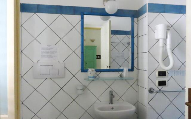 Stromboli Central Family Apartment - 3 Double Rooms
