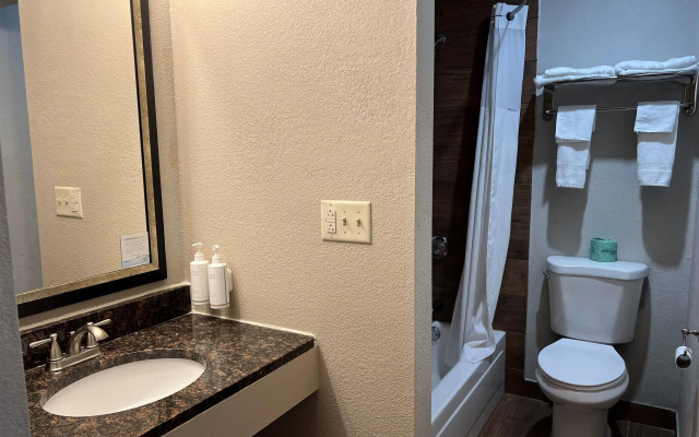 Days Inn by Wyndham West Des Moines / Clive