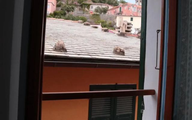 Casa GiGio 011030-LT-0223