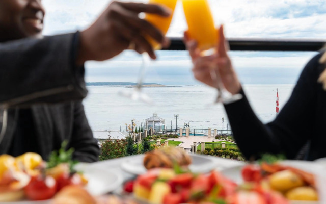Oak Bay Beach Hotel