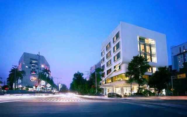 MaxOneHotels Premier Melawai
