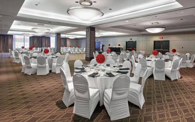 Delta Hotels by Marriott Edmonton Centre Suites