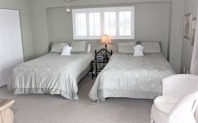 Jamaica Royale - 405 - 2 Br Condo