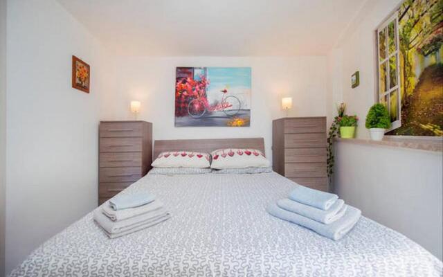 Garden House Apartment With Garden In Naples