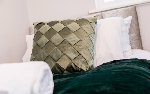 Cosy 2BR Home Near Milton Keynes Centre