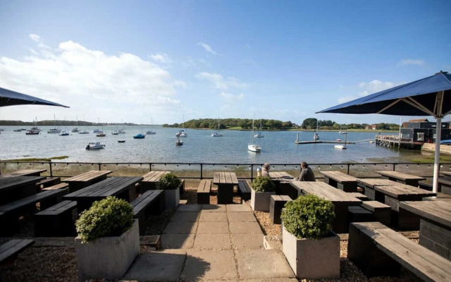 Seaside Retreat - Five Minutes to Beach Village