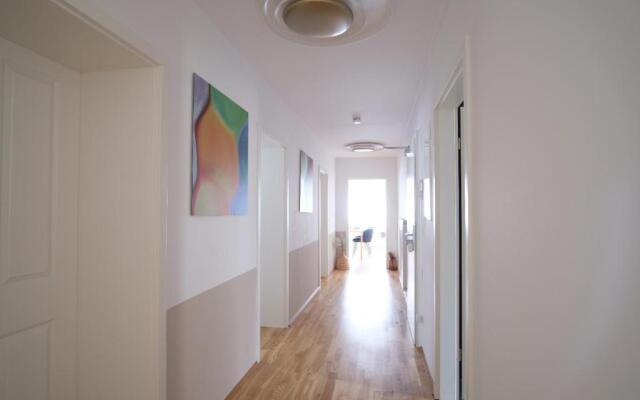 4-Room Luxury Apartment - close to Central Station, free parking, kitchen