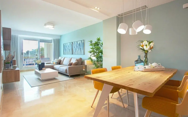 Spacious Apartment With Garden