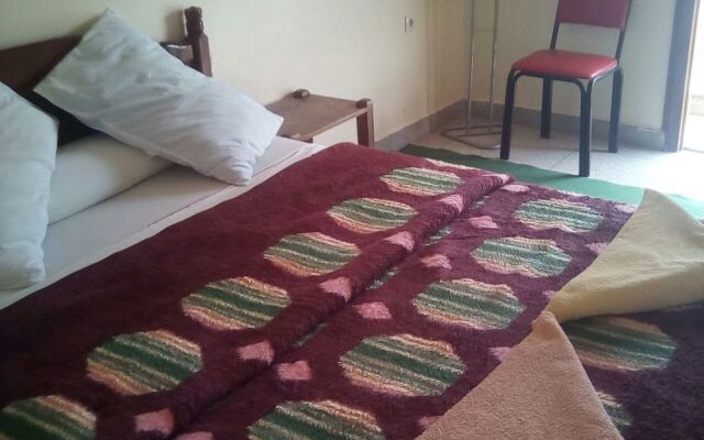 Hotel Almanader
