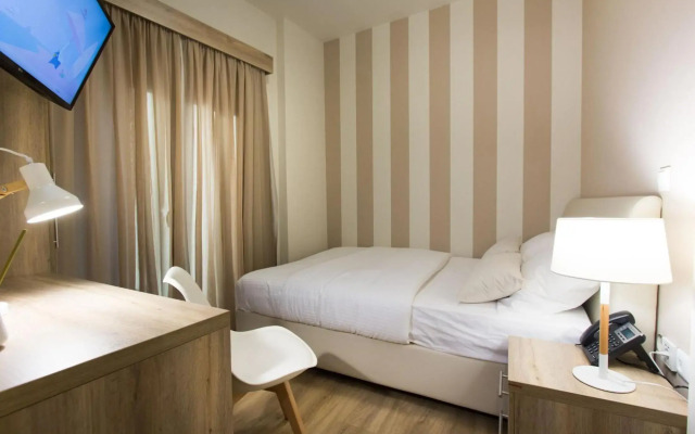 Hotel @ Syngrou Fix
