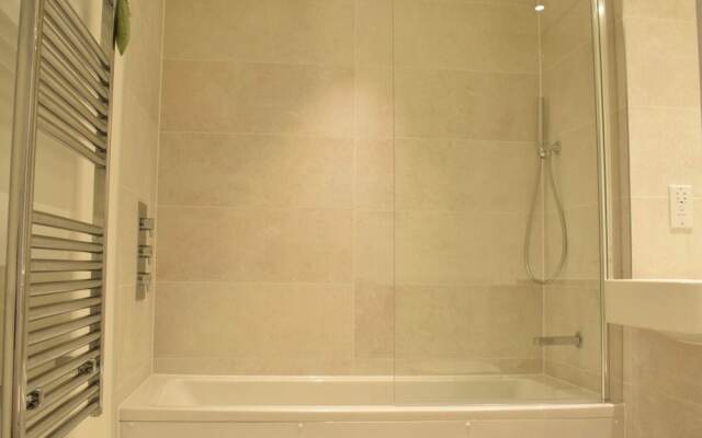 2 Bedroom Flat in Park Royal
