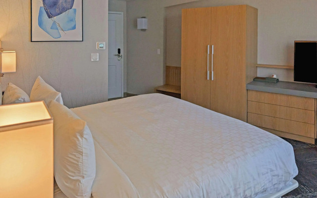 Clarion Lakeside Inn & Conference Centre