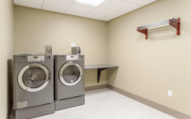 Holiday Inn Express & Suites Springfield North by IHG