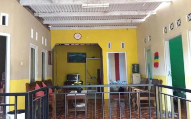 Toto Homestay