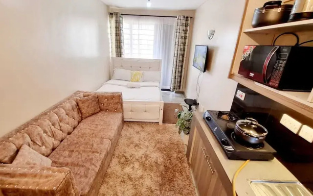 Lux Suites Royal Suburbs Apartments