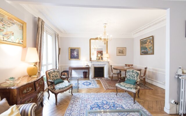 French-style Allure in Saint-Germain des Pres