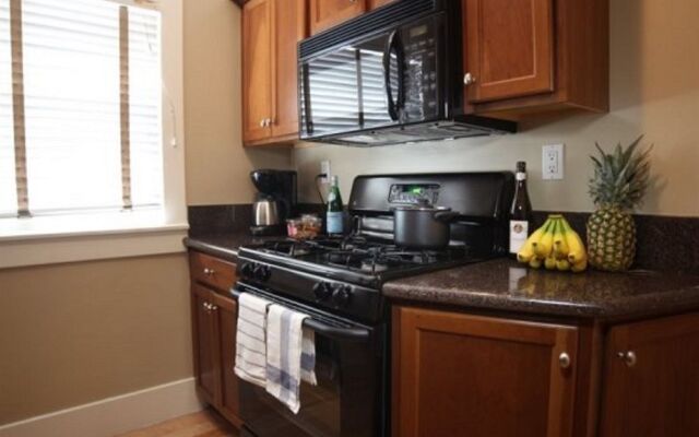 Hollywood Vacation Apartments by Stay City Rentals