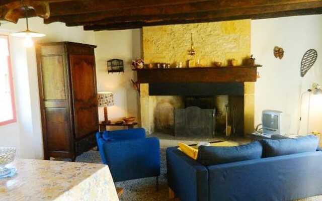 Cosy Holiday Home in Sainte-Croix with Garden