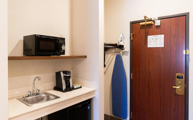 Holiday Inn Express & Suites Davis - University Area by IHG