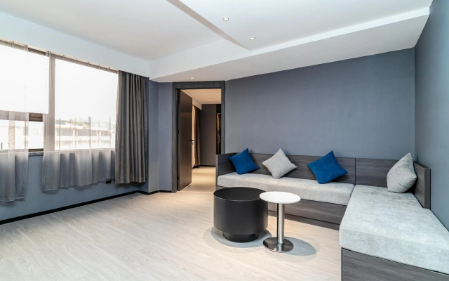 Insail Hotels (Guangyuanxincun Jingtai Pedestrian Street Guangzhou) – Guest Rooms – Guangzhou