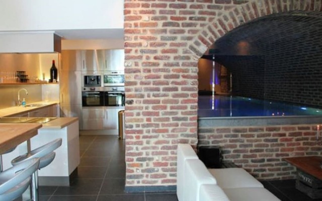 Attractive Holiday Home with Pool, Hot Tub, Fireplace near Spa