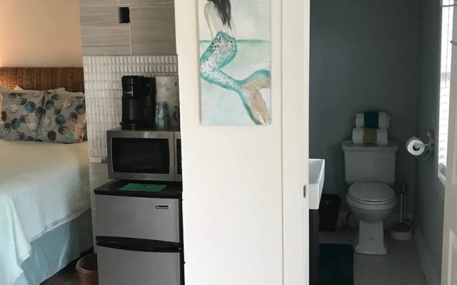 GIPH Mermaids Tale Sleeps 2 w Queen