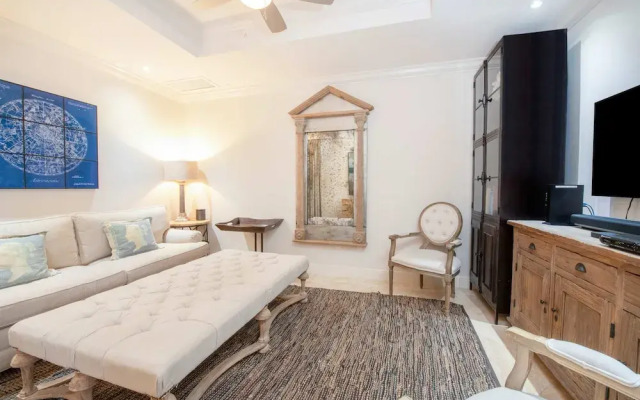 Seabreeze 8 - Luxury 4-bedroom on Seven Mile Beach