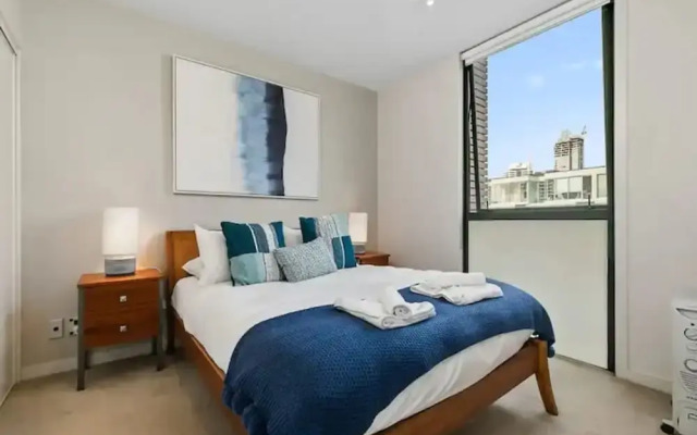 Beautiful Two Bedroom - Pool, Gym & Free Parking!