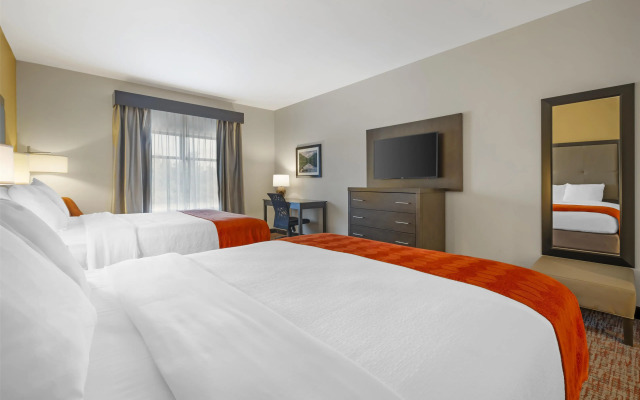 B/W Plus Elizabethtown Inn & Suites