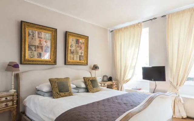 Stylish 1-bed With a Roof Terrace