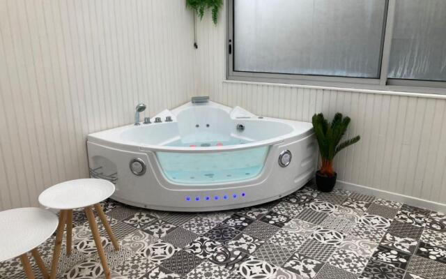 NG SuiteHome Balnéo I Netflix I Lanester I Lorient