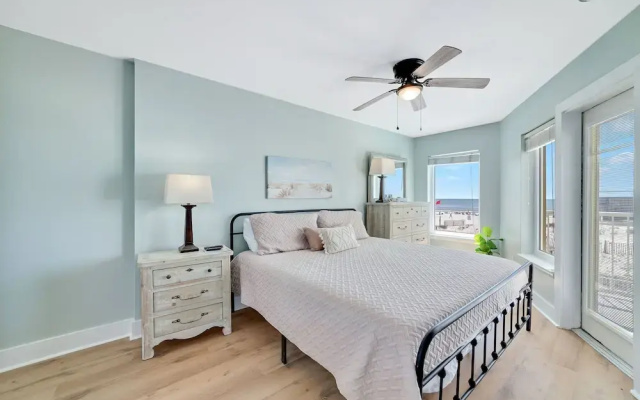 Boardwalk Condos by Hosteeva