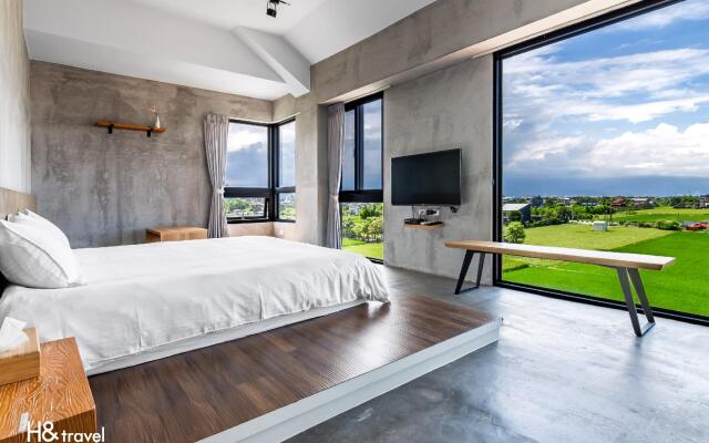 Yilan 24°42′
