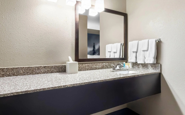 Super 8 by Wyndham Prince Albert