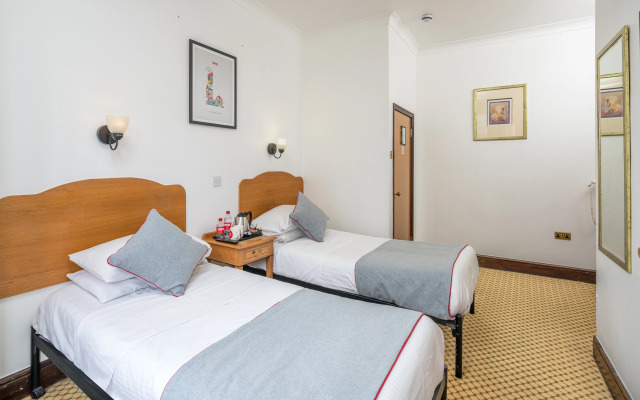 OYO Abbey Hotel, London Shepherd's Bush Market