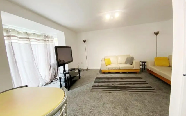 Remarkable 3-bed House in Sheffield