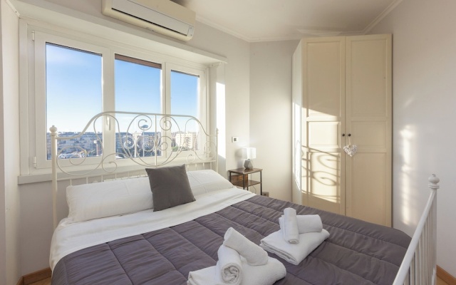 Rental in Rome Pyramid View Apartment