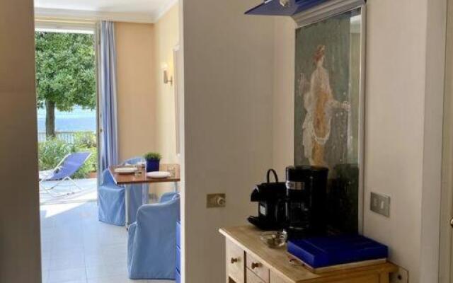 [Charming place with pool, lake and terrace] 135