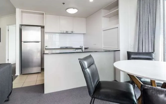 Oaks Brisbane on Felix Suites