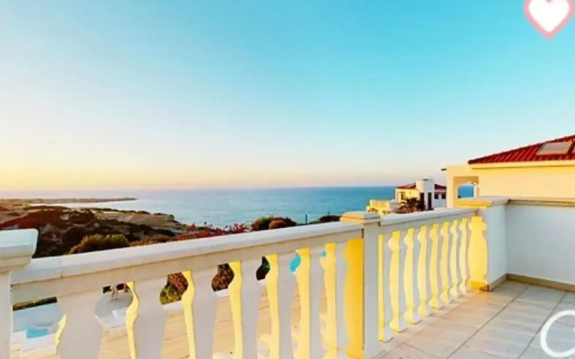 Marina Magic Sunset Villa-pool-parking-3br
