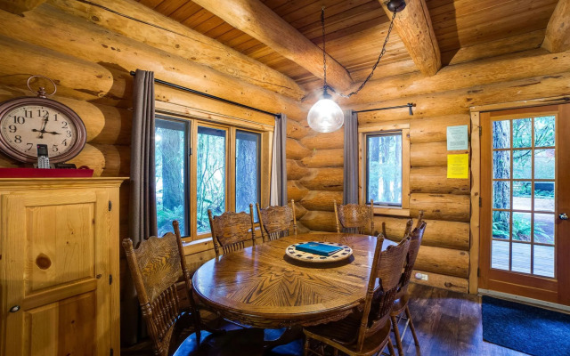 10SL Log Cabin at its Best!