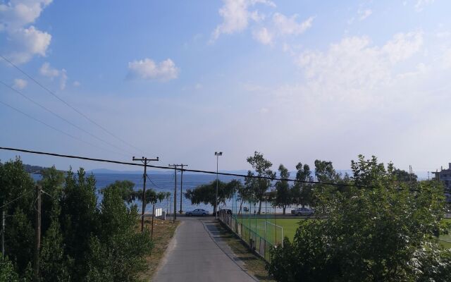 Gyalos Beach Front Aparthotel