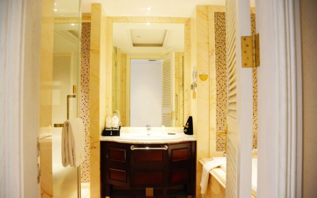 Yinxin Century Hotel