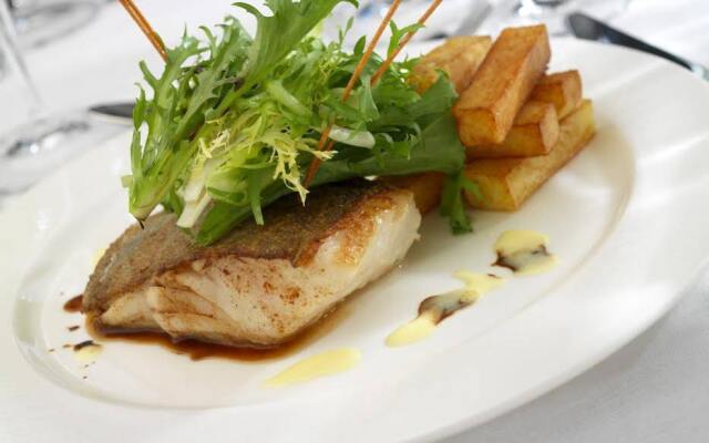 The Manor West Hotel & Leisure Club