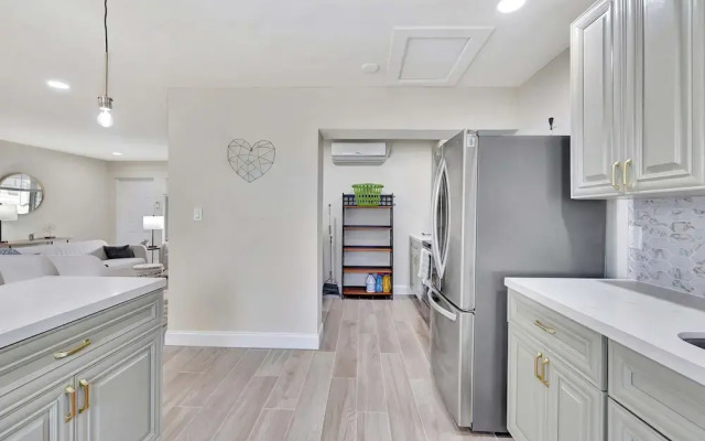 Pompano Beach Bungalow for 5!