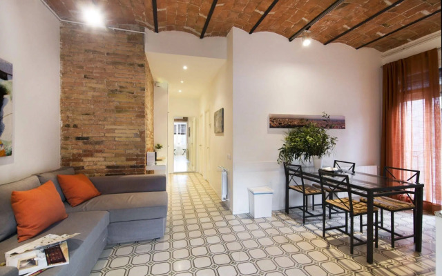 Happy People Gaudi Sant Pau