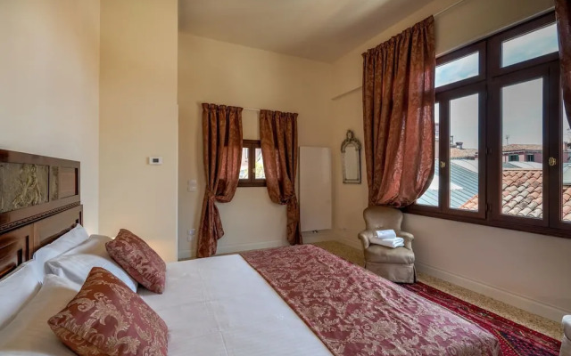 Ca' Longo Palace Apartments