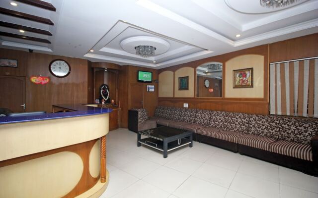 OYO 8646 Hotel Pioneer