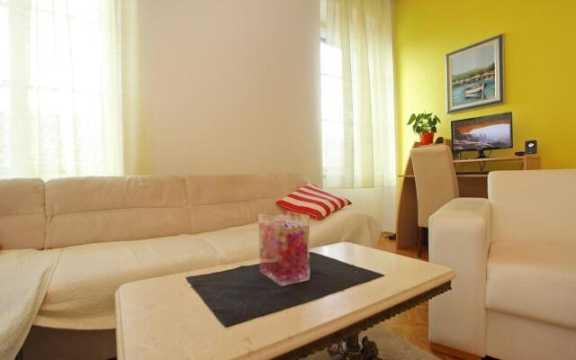 Funky Old Town Apartment